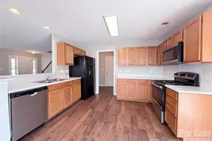 2006 Wexford Way, Statesville, NC 28625 - Photo 2
