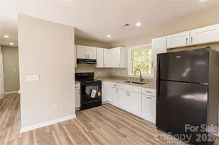 213 Washington St, Wingate, NC 28174 - Photo 8