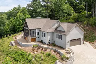 467 Crystal Heights Dr, Hendersonville, NC 28379 - Photo 2