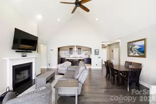 467 Crystal Heights Dr, Hendersonville, NC 28379 - Photo 18