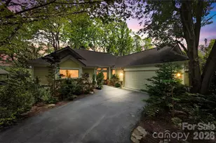 8 Spring Ridge Ln, Hendersonville, NC 28739 - Photo 2