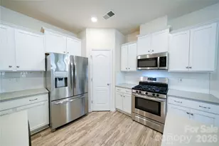 527 Common Raven Ct, Fort Mill, SC 29715 - Photo 8