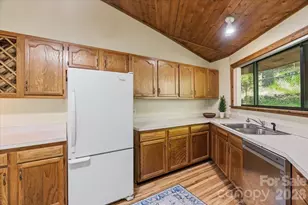 110 Leisure Mountain Rd, Asheville, NC 28804 - Photo 18