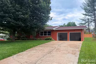 56 Henson Dr, Waynesville, NC 28786 - Photo 2