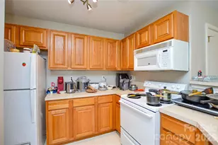 9810 Campus Walk Ln, Charlotte, NC 28262 - Photo 10