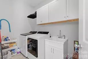 8737 Aspinwall Dr, Charlotte, NC 28216 - Photo 30