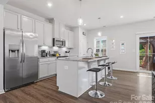 2527 Grantham Place Dr, Fort Mill, SC 29715 - Photo 10