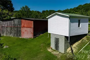 580 Russ Norris Heaton Rd, Elk Park, NC 28622 - Photo 20