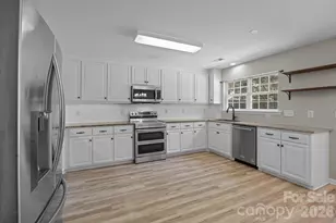 417 Deerfield Dr, Mount Holly, NC 28120 - Photo 14
