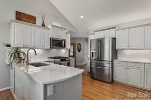 126 Stonebridge Dr, Hendersonville, NC 28739 - Photo 10