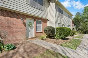 239 13th Ave Pl NW, Hickory, NC 28601 - Photo 2