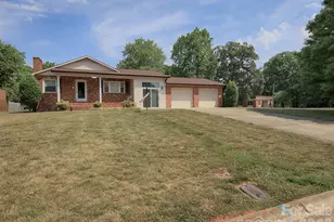 1005 Forest Park Dr, Statesville, NC 28677 - Photo 2