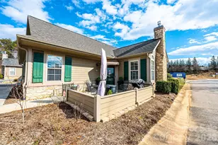 823 Wynnshire Drive, Hickory, NC 28601 - Photo 2