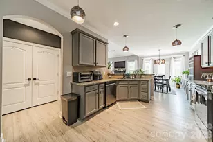 1204 Woodglen Ln, Matthews, NC 28104 - Photo 8