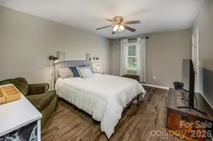 911 21st Ave NE, Hickory, NC 28601 - Photo 12