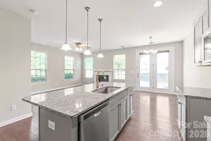 5662 Stonewells Dr, Charlotte, NC 28278 - Photo 10