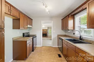 6517 Riverine Dr, Charlotte, NC 28216 - Photo 14