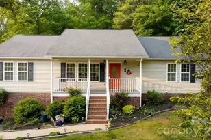 1011 Cambridge Ct, Lenoir, NC 28645 - Photo 2