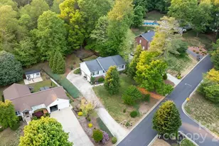 1011 Cambridge Ct, Lenoir, NC 28645 - Photo 2