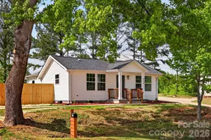 622 W Catawba Ave, Mount Holly, NC 28120 - Photo 2