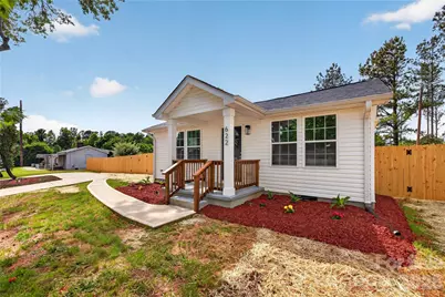 622 W Catawba Avenue, Mount Holly, NC 28120 - Photo 1