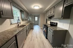 4339 Bathurst Dr, Charlotte, NC 28227 - Photo 10