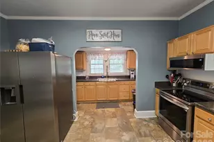 214 E 10th St, Kannapolis, NC 28083 - Photo 10