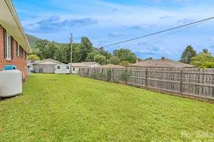 241 Grandview Cir, Waynesville, NC 28786 - Photo 6