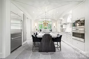 2301 Queens Rd E, Charlotte, NC 28207 - Photo 6