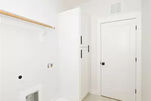 221 Woodsborough Pl, Raleigh, NC 27601 - Photo 20