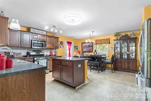 3248 Pikes Peak Dr, Gastonia, NC 28052 - Photo 4