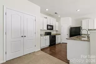 6414 Jerimoth Dr, Charlotte, NC 28215 - Photo 8