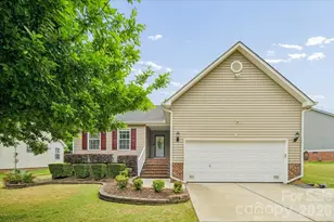 1120 Warpers Ln, Fort Mill, SC 29715 - Photo 2