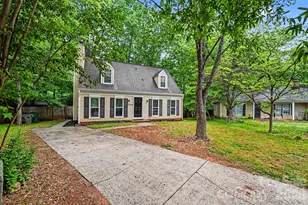 8800 Royal Scot Ln, Charlotte, NC 28227 - Photo 2
