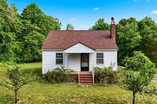 2711 SE 8th Ave SE, Hickory, NC 28602 - Photo 1
