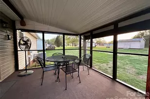 205 Linville Ct, Bessemer City, NC 28016 - Photo 4