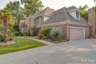 15708 Eagleview Dr, Charlotte, NC 28278 - Photo 2
