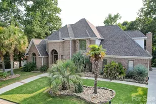 15708 Eagleview Dr, Charlotte, NC 28278 - Photo 1