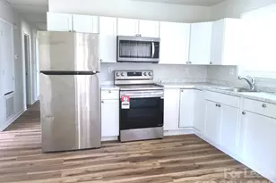 711 E John St, Matthews, NC 28105 - Photo 2