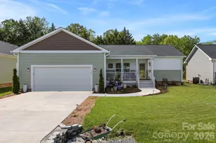 143 Beechnut Dr, Hendersonville, NC 28739 - Photo 1