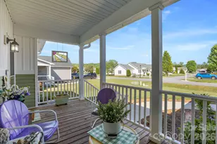 143 Beechnut Dr, Hendersonville, NC 28739 - Photo 2