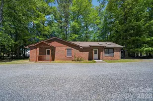 1908 W Sugar Creek Rd, Charlotte, NC 28262 - Photo 2