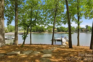 18426 Peninsula Cove Ln, Cornelius, NC 28031 - Photo 2