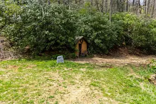 8855 Bugger Hollow Rd, Newland, NC 28657 - Photo 32