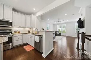1221 Queen Lyon Ct, Charlotte, NC 28205 - Photo 16