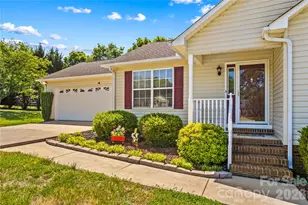 125 Fawnwood Dr, Statesville, NC 28625 - Photo 2
