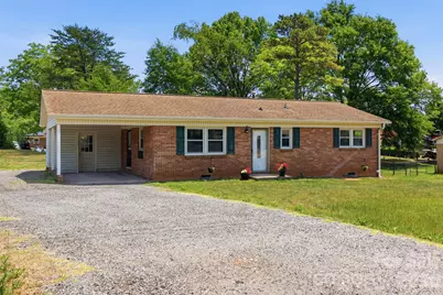 1910 26th Street NE, Hickory, NC 28601 - Photo 2