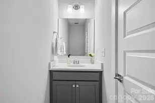 562 W End Dr, Charlotte, NC 28208 - Photo 22