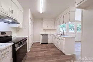 4395 Meadow Ln, Lincolnton, NC 28092 - Photo 2