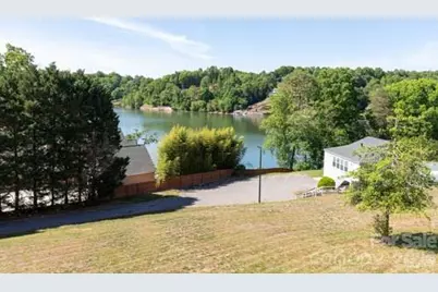 1050 21st Avenue Avenue NW #90, Hickory, NC 28604 - Photo 2